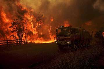 Στάχτη δεκάδες σπίτια από πυρκαγιά στις δυτικές ακτές της Αυστραλίας