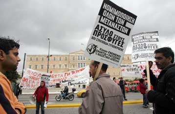 Να μην ακυρώσει τη μεταναστευτική της πολιτική, ζητά από την κυβέρνηση ο ΣΥΝ