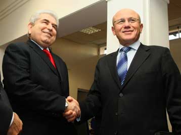 Αποκλείει το ενδεχόμενο ενδιάμεσης συμφωνίας ο Δ.Χριστόφιας