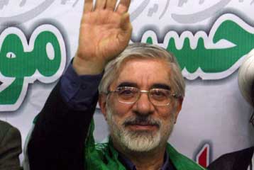 Σύγχυση στο Ιράν με πληροφορίες περί «φυγής» των ηγετών της αντιπολίτευσης