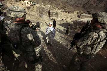 Οκτώ Αμερικανοί πολίτες νεκροί σε επίθεση αυτοκτονίας στο Αφγανιστάν