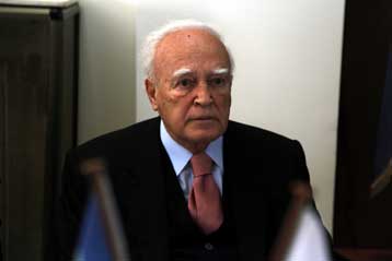 Τα Πρωτοχρονιάτικα μηνύματα της πολιτικής και πολιτειακής ηγεσίας