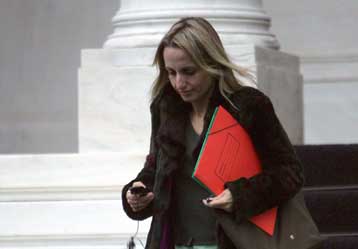 Διαψεύδει το υπουργείο Περιβάλλοντος ότι μελετά νομιμοποίηση αυθαιρέτων, ημιυπαίθριων