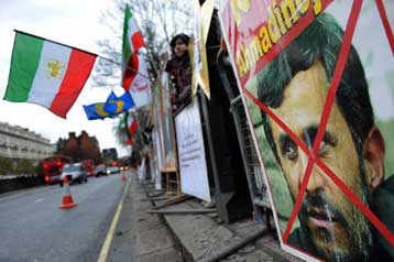 Με δακρυγόνα διαλύει η ιρανική αστυνομία νέες αντικυβερνητικές διαδηλώσεις