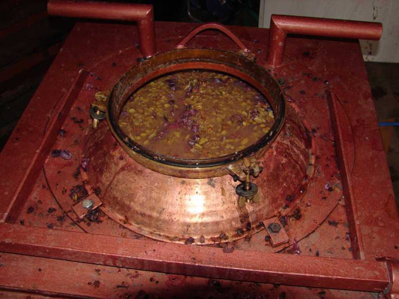 Τσίπουρο και πίτες απ’ τα χέρια σας στην Κόνιτσα