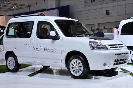 Στην υπηρεσία των γαλλικών ταχυδρομείων 250 ηλεκτροκίνητα Citroen Berlingo από το 2010