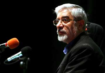 Έτοιμος να θυσιαστεί δηλώνει ο Μοσαβί, μετά τις απειλές εναντίον του