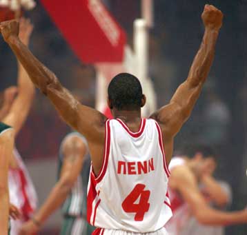 Ο Αγιος Βασίλης έφερε τον Σκούνι Πεν στον Ολυμπιακό