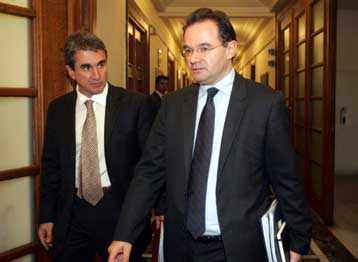 Σχέδιο «κουμπαρά» για τα Ταμεία με φόρο στις επιχειρήσεις που εξαιρούνται του ΦΠΑ