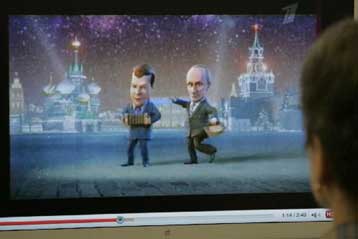 Μεντβέντεφ και Πούτιν σε πρωτοχρονιάτικο… ντουέτο στην Κόκκινη Πλατεία
