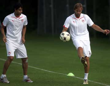 Ο Ντουντού «τρέχει» για ΑΕΚ, ο Μέλμπεργκ «κρεμάει» παπούτσια στο Λιμάνι