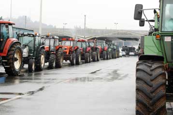 Σε αποκλεισμό των εθνικών οδών προσανατολίζονται οι αγρότες