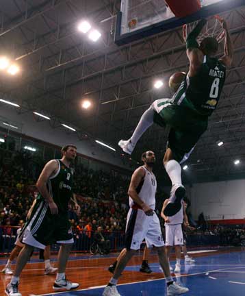 Όρθιος στάθηκε στην Νέα Σμύρνη ο Παναθηναϊκός, 80-76 τον Πανιώνιο