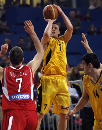 Ψάχνουν τον αντί-ΜακΓκραθ στην ΑΕΚ και περιμένουν… τιμωρία