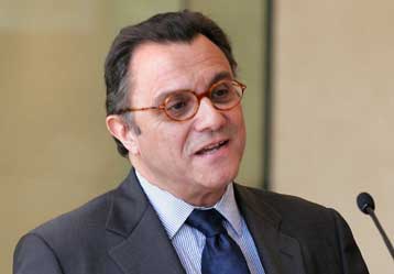 Tον Ιωάννη Μάνο προτείνει η κυβέρνηση ως νέο πρόεδρο του Μεγάρου Μουσικής