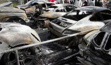 Εμπρηστική επίθεση σε αντιπροσωπεία αυτοκινήτων στη λεωφ. Βάρης-Κορωπίου