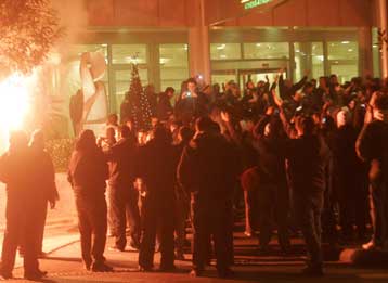 Ματώσετε την ευλογημένη φανέλα, πρόσταξαν οπαδοί της ΑΕΚ