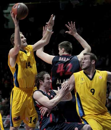 Το Μαρούσι άγγιξε τη νίκη στη Βιτόρια, αλλά λύγισε από την Κάχα Λαμποράλ