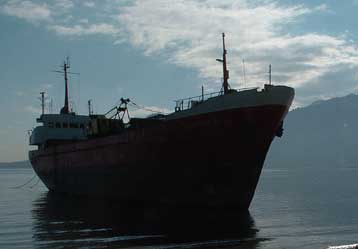 Ακυβέρνητο φορτηγό πλοίο ανοιχτά της νησίδας Αγ.Γεώργιος