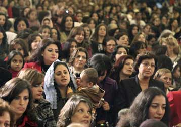 Νεκροί επτά Κόπτες Χριστιανοί από πυρά αγνώστων έξω από εκκλησία στην Αίγυπτο