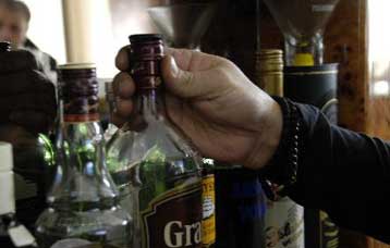 «Αντίθετα αποτελέσματα» θα έχει η αύξηση φόρου στα ποτά, λένε οι εταιρείες του κλάδου