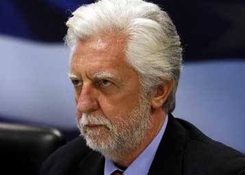 Εκτός «πόθεν έσχες» οι τραπεζικές καταθέσεις, λέει το υπουργείο Οικονομικών