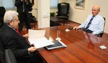 Στα χέρια των Ελληνοκυπρίων οι τουρκοκυπριακές θέσεις για το θέμα της διακυβέρνησης