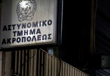 Προφυλακίστηκε ο ένας ειδικός φρουρός για το βασανισμό του Χιλιανού κρατουμένου