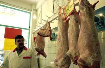 «Φωτεινό σήμα ποιότητας» στα παραδοσιακά κρεοπωλεία του Πειραιά