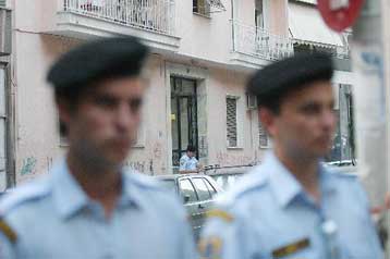 Τα πλήρη διακριτικά τους θα φέρουν στο εξής οι ένστολοι αστυνομικοί