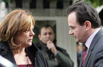 Ασφυκτικός έλεγχος και πιέσεις για περικοπές από την ΕΕ