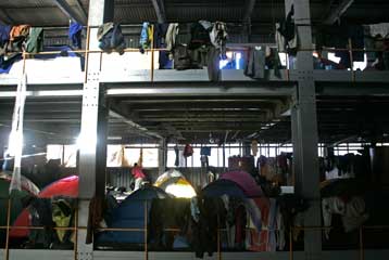 Μετανάστες απομακρύνονται από την Καλαβρία της Ιταλίας μετά τα επεισόδια