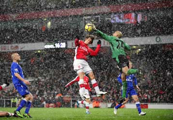 Έ«Χ»ασαν έδαφος Μ.Γιουνάιτεντ και Αρσεναλ από Μπέρμιγχαμ και Έβερτον αντίστοιχα