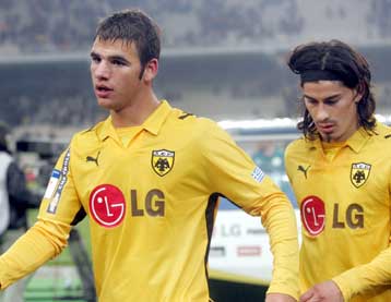 Χωρίς τρεις αλλά με Αραούχο η ΑΕΚ απέναντι στον Ατρόμητο