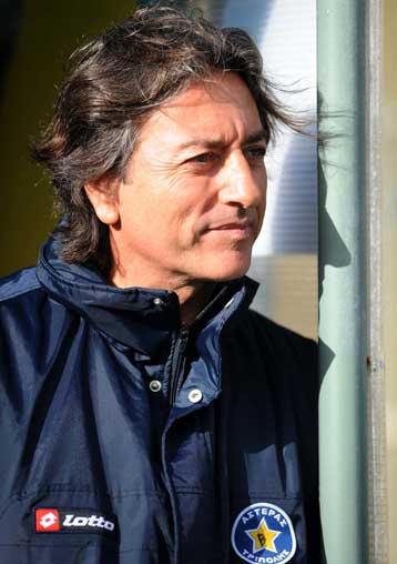 «Πιστεύω ότι παραμείναμε, στόχος μας τώρα το Κύπελλο» τόνισε ο Βλάχος