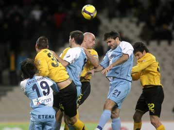 Η ΑΕΚ επαναπαύτηκε και ο Ατρόμητος τράβηξε… Περόνε