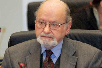 Δείπνο σε 45 προσωπικότητες παραθέτει ο Λ.Κύρκος, αποκλείοντας την ηγεσία του ΣΥΝ