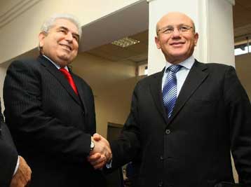 Εντατικές διαπραγματεύσεις Χριστόφια-Ταλάτ από τη Δευτέρα στη Λευκωσία