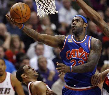 Με 41 πόντους του ΛεΜπρον το Κλίβελαντ κέρδισε τους Μπλέιζερς