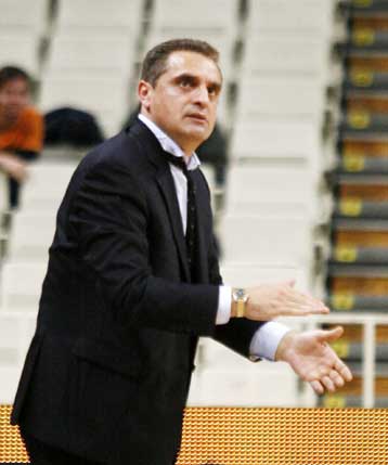 Ο Πεδουλάκης πήγε στην προπόνηση της ΑΕΚ και… πιάνει δουλειά