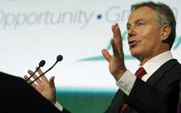 Παχυλό συμβόλαιο «κλείνει» ο Μπλερ με τον όμιλο του Μπερνάρ Αρνό