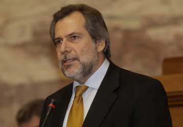 Η τροπολογία για τις γονικές παροχές στο επίκεντρο της νέας παρέμβασης Παπουτσή