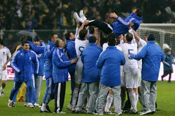 Ο Ρεχάγκελ 8ος προπονητής στον κόσμο για το 2009