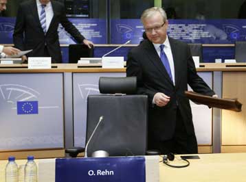 Τη λήψη νομικών μέτρων κατά της Ελλάδας για αναξιόπιστα στοιχεία μελετά η Κομισιόν