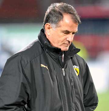 Υπέρ της παραμονής του Μπάγεβιτς στην ΑΕΚ ο Παππάς