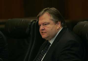 Αναγκαίες οι θυσίες, αλλά υπάρχει αντίκρισμα, υπενθυμίζει ο Ευ.Βενιζέλος