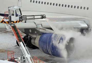 Η κακοκαιρία συνεχίζει να προκαλεί προβλήματα στις μετακινήσεις στην Ευρώπη