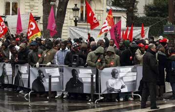 Αποκλείει να δοθεί δικαίωμα ψήφου στους μετανάστες η κυβέρνηση Σαρκοζί