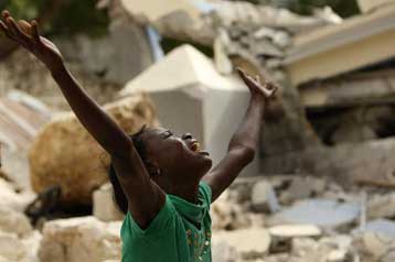 Επί ποδός τα σωστικά συνεργεία στην Αϊτή περιμένοντας τη διεθνή βοήθεια