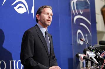 «Ψαλίδι» ύψους δέκα εκατ. ευρώ σε αμοιβές και συμβάσεις στην ΕΡΤ